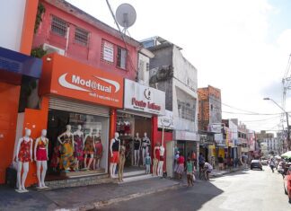 Lauro de Freitas autoriza funcionamento do comércio de rua aos domingos