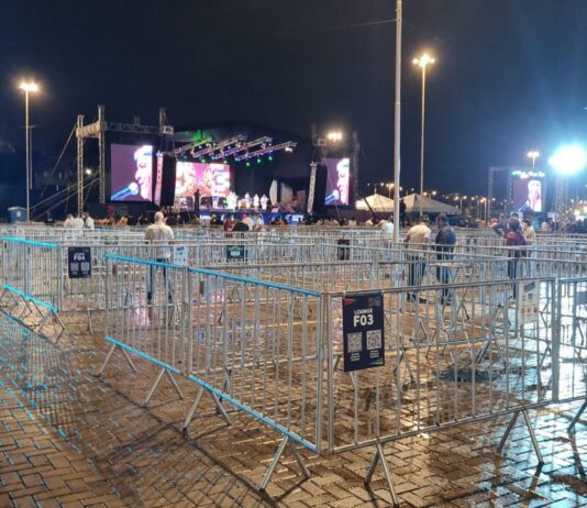 Com chuva, Primeiro evento-teste da Bahia na pandemia reúne poucas pessoas em Salvador