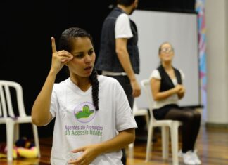 Surdos defendem Libras como segundo idioma oficial do Brasil