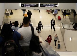 EUA reabrirão em novembro para viajantes estrangeiros vacinados