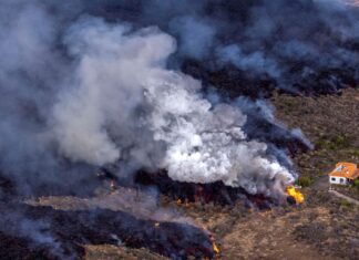 La Palma: uma casa escapou ao rio de lava