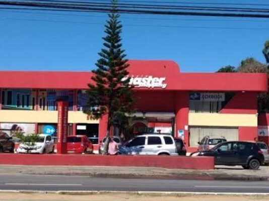 Homens armados roubam carro e assaltam shopping no Cabula