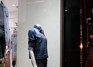 Confiança do consumidor recua 6,5 pontos em setembro, diz FGV