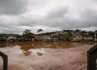 Enchente atinge pelo menos 100 casas em Ouro Preto