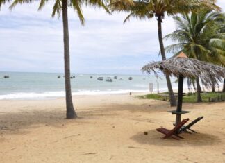 Praias baianas certificadas com selo Bandeira Azul têm esgotamento operado pela Embasa