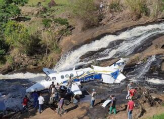 Avião com Marília Mendonça cai e cantora é resgatada