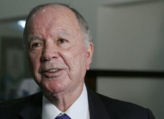 João Leão passa mal e é levado para emergência de hospital