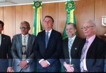 Bolsonaro recebe grupo de trabalho das rádios comunitárias e promete atender demandas
