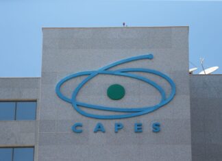 Lei que garante bolsas para docentes da educação básica é sancionada