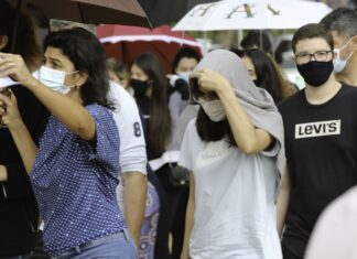Estudantes já começam a deixar as provas do primeiro dia do Enem 2021
