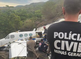 Corpos de tripulantes de avião são sepultados no Distrito Federal