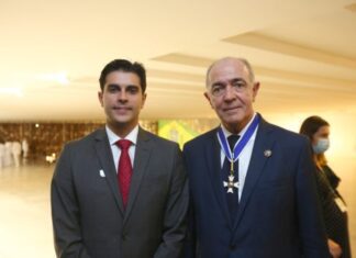 José Carlos Aleluia recebe do presidente Bolsonaro medalha da Ordem de Rio Branco