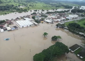 Chuvas na Bahia: Rui apela para população deixar áreas de risco