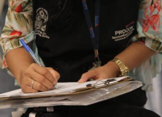 Procon realiza atendimento aos consumidores no bairro do Pelourinho