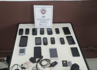 PM impede entrada de 16 celulares em presídio