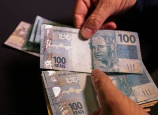 Décimo terceiro salário deve ser pago até o dia 20 de dezembro