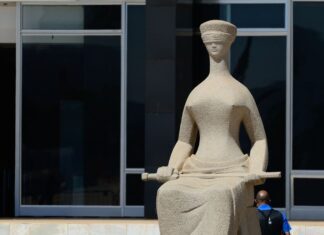 STF suspende julgamento que proíbe demissão de não vacinados