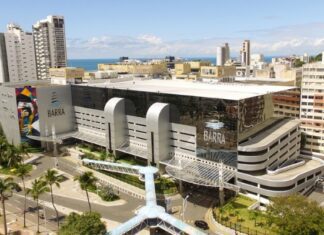 Criminosos roubam carga de celulares no Shopping Barra