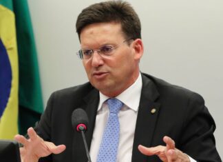 Nova temporada do Sem Censura estreia com ministro João Roma