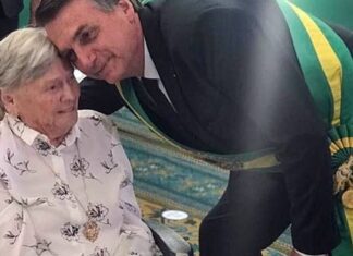 Presidente participa de missa de sétimo dia da mãe