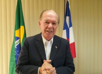 Vice-governador João Leão passa mal em solenidade da PM