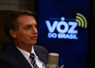 Presidente Bolsonaro fala sobre Auxílio Brasil e prioridades para 2022