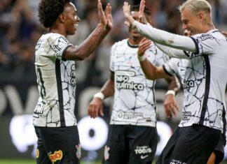 Corinthians desencanta no 2º tempo e bate o São Bernardo