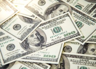 Dólar cai para R$ 5,14 e fecha sexta semana em baixa