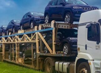 Prefeito presenteia os 15 netos com carros de luxo e bomba na internet