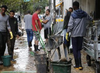 Mais de 200 mortes são confirmadas após temporal em Petrópolis