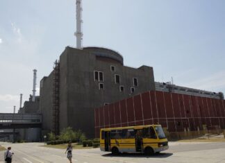 Após ataque russo, maior usina nuclear da Europa está em chamas