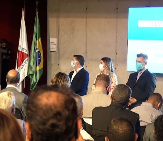 Digitaliza Brasil: 470 municípios mineiros assinam contratos