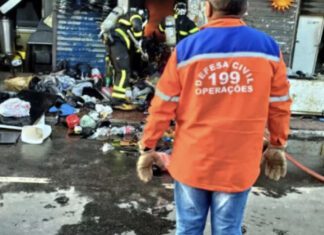 Incêndio em Camaçari: Cinco prédios evacuados e 300 moradores de Nova Vitória sem energia