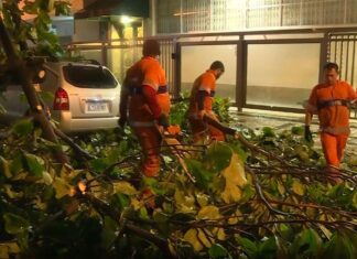 Equipes dos bombeiros procuram por nove pessoas soterradas em Angra