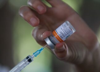 Covid-19: Distrito Federal começa a aplicar quarta dose em idosos