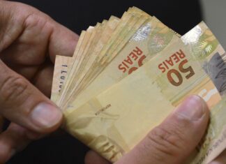 Segurados com NIS finais 4 e 9 recebem primeira parcela do 13º