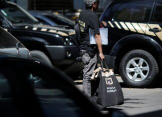 Polícia Federal combate no Paraná contrabandistas de cigarros