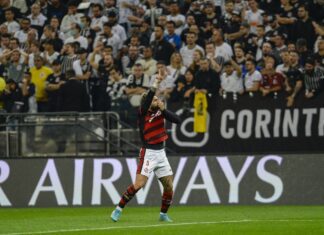 Libertadores: Fla bate Corinthians com gols de Arrascaeta e Gabriel