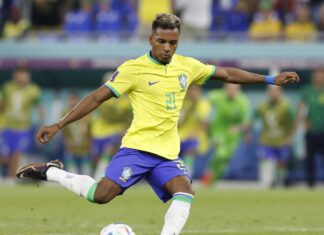 Brasil enfrenta Camarões tentando manter 100% de aproveitamento