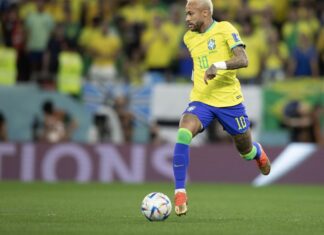 Pelé envia mensagem de apoio a Neymar após eliminação da Copa