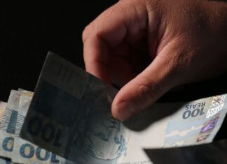 Beneficiários com NIS de final 8 recebem Auxílio Brasil