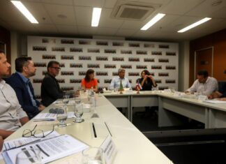 Jerônimo Rodrigues garante pagamento do piso nacional dos professores na Bahia