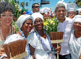 Governador Jerônimo Rodrigues participa da Lavagem de Itapuã, em Salvador