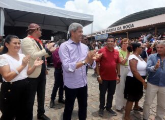 Em mais um domingo de trabalho, Jerônimo Rodrigues entrega e autoriza obras em Várzea da Roça
