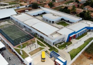 Jerônimo entrega novo colégio de tempo integral e reforma de estádio no município de Presidente Dutra