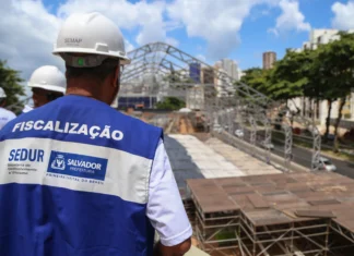 Camarotes, arquibancadas e outras estruturas utilizadas no carnaval de Salvador devem ser desmontadas até dia 4 de março