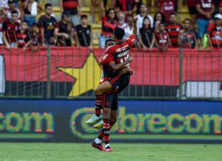Jovens da base decidem e Flamengo dispara na liderança do Carioca