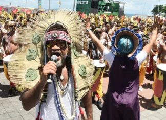 Alvo de reclamação de Brown, Arrastão foi criado pelo músico, quase foi proibido por lei e já teve Ivete, Claudia Leitte e Caetano