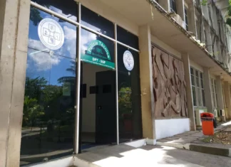 Homem em situação de rua que foi atropelado e morto há dois dias em garagem de Salvador ainda não foi identificado e corpo segue no IML