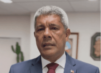 Jerônimo anuncia contratação de 1.624 profissionais para a Educação Especial e sanciona lei que institui mês dedicado a pessoas com deficiência